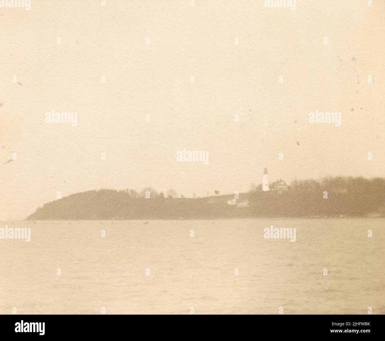 New York Eatons Neck. Eatons Neck Light Station, New York. ESE, 1/2