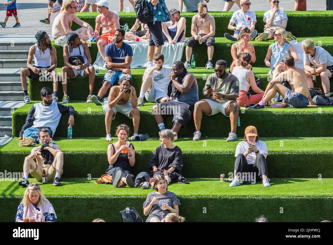 London, UK - 18 July, 2022 - Heatwave in London, crowds on the Canalside Steps of Granary Square in Kings Cross Stock Photo