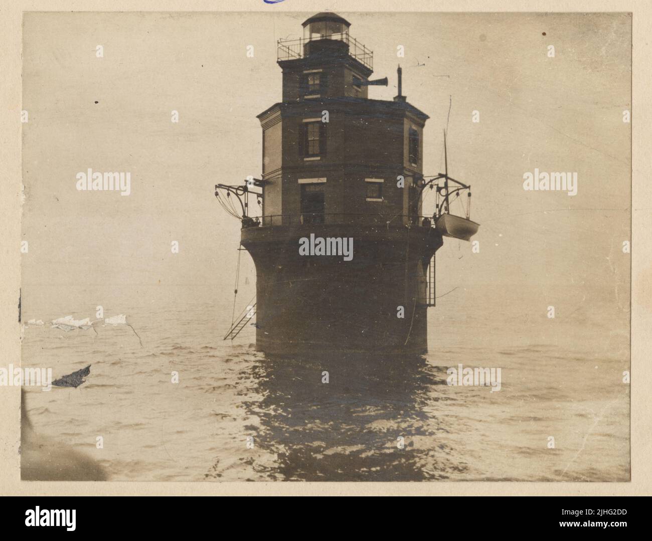 To the lighthouse by virginia wolf hi-res stock photography and images -  Alamy, image size:1300x1079