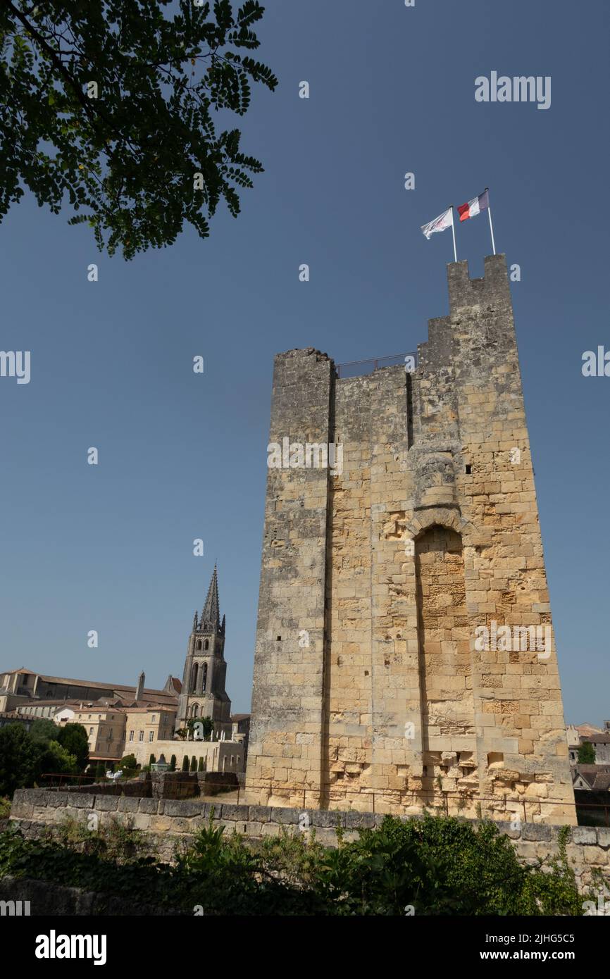 Tour Du Roy Tower castel daou rey, ta square ower of the Roy meaning the the Kings Keep. Also known as the Kings tower in Saint-Émilion France Stock Photo