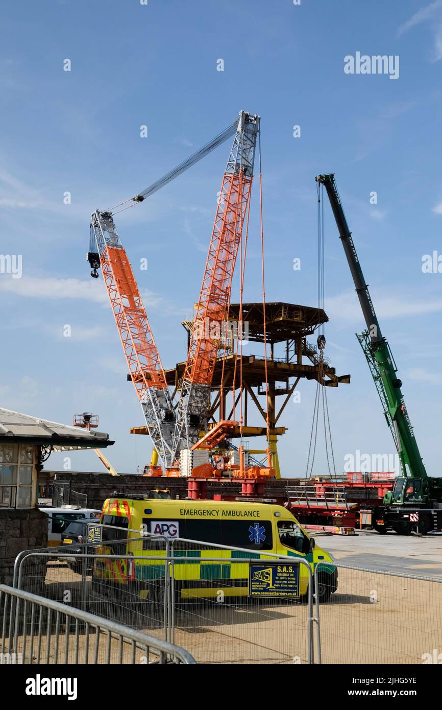 SeeMonster being placed on its plinth at Tropicana west-super-Mare Somerset UK Stock Photo