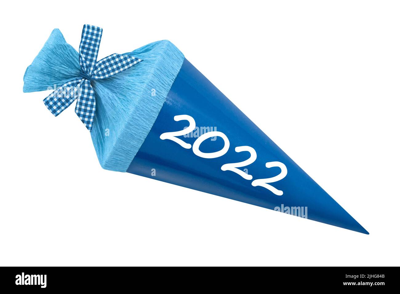 Blaue Schultüte für den ersten Schultag 2022 auf weissem Hintergrund Stock Photo