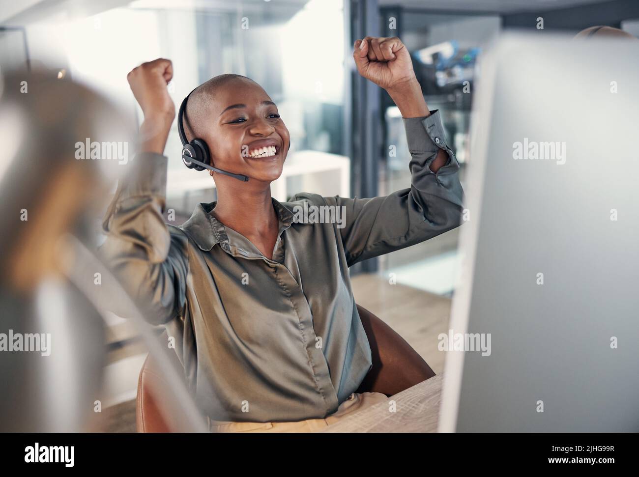 Female sales office hi-res stock photography and images - Alamy