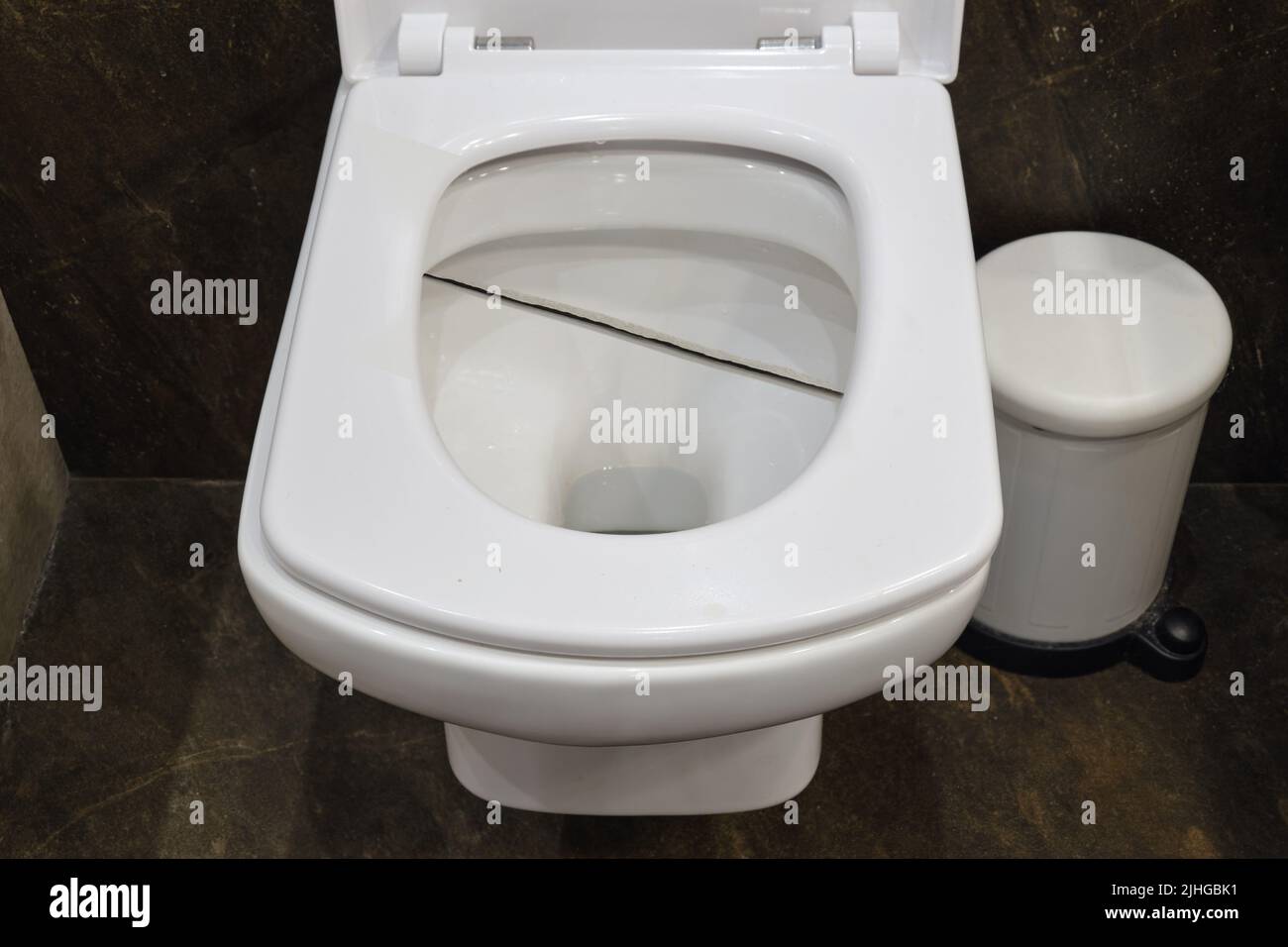 Cracked toilet bowl in the home bathroom. A broken bowl in the home toilet  Stock Photo - Alamy