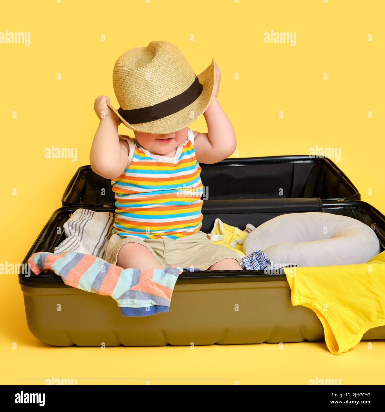 Pillow case packing hires stock photography and images Alamy