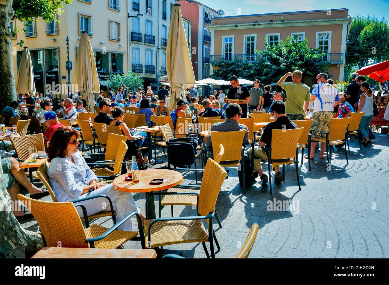 Perpignan, France, View, Large Crowd People Sharing Drinks, Outside in