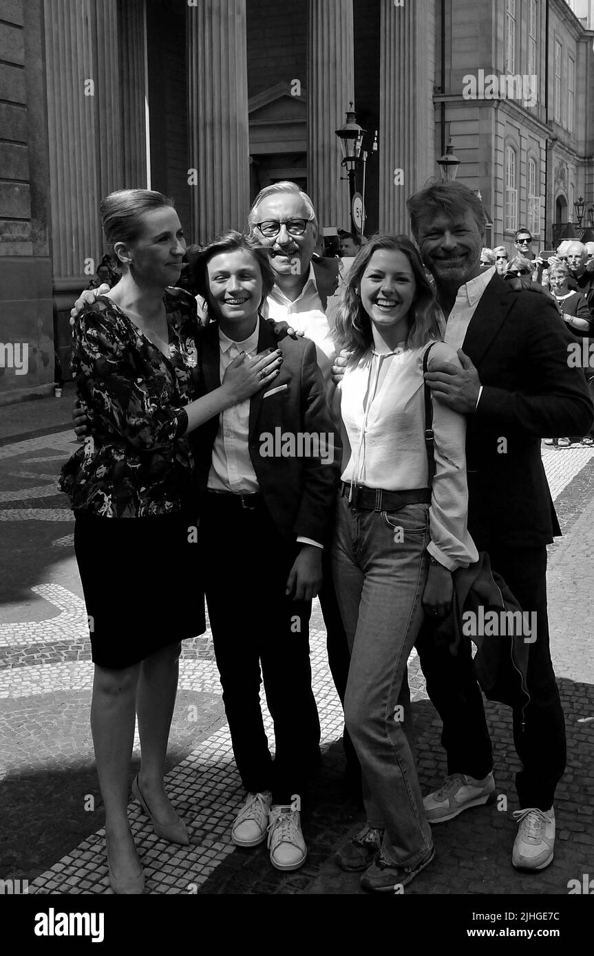 Copenhagen /Denmark./ 27June 2019/ Denmark's new prime miniter Ms.mette Frederiksen greets her father and two children and her boy friend Bo tengberg after ptresenting her minister team to queen margrethe II of denamrk and pres media at infront the Amalienborg Palace in danish capital Copenhagen, she is 2nd ocial democrat prime minister and she is 2nd.female social democrate denmark prime minister, she with her family .. (Photo..Francis Dean / Deanpictures. Stock Photo