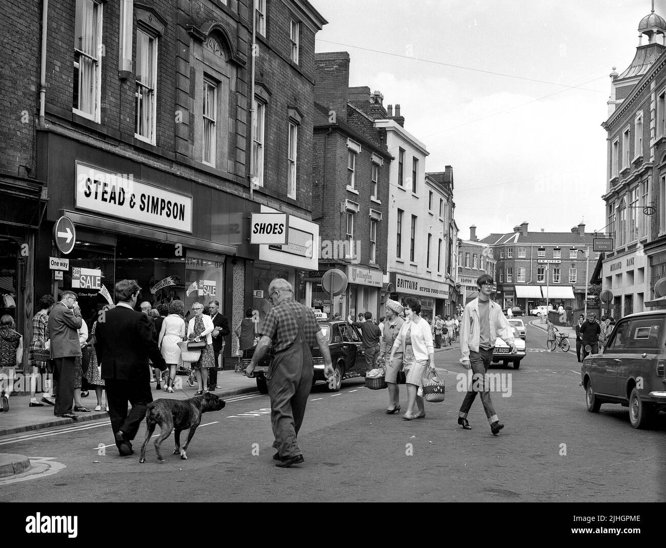Busy provincial market town Wellington Shropshire 1960s PICTURE BY DAVID BAGNALL Stock Photo