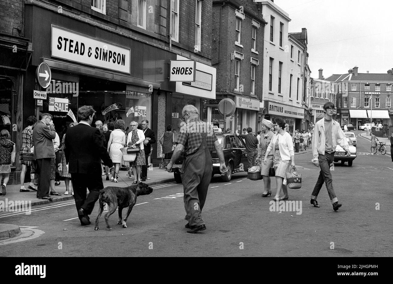 Busy provincial market town Wellington Shropshire 1960s PICTURE BY DAVID BAGNALL Stock Photo