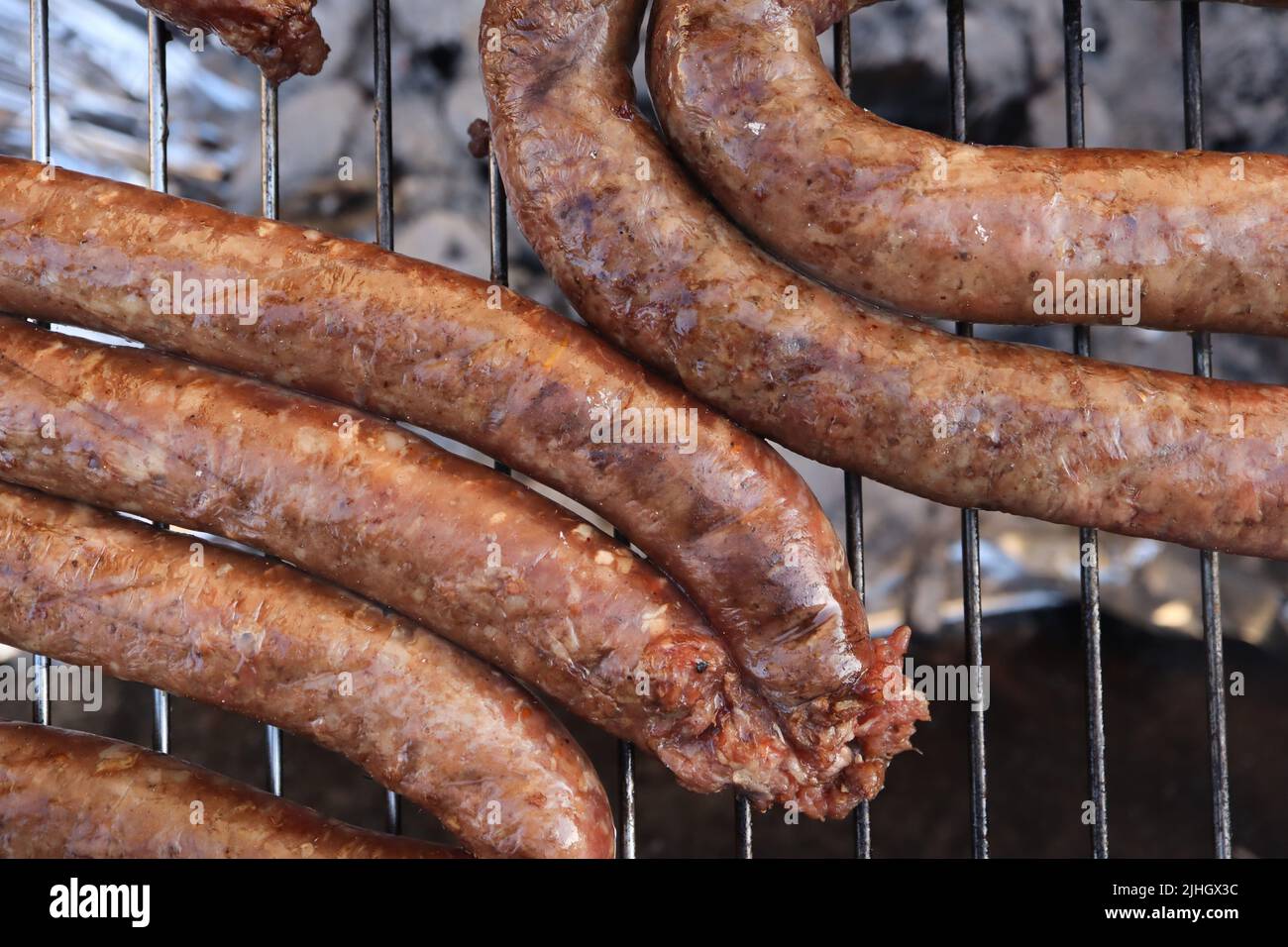 https://c8.alamy.com/comp/2JHGX3C/south-african-braai-meat-including-boerewors-sausage-2JHGX3C.jpg