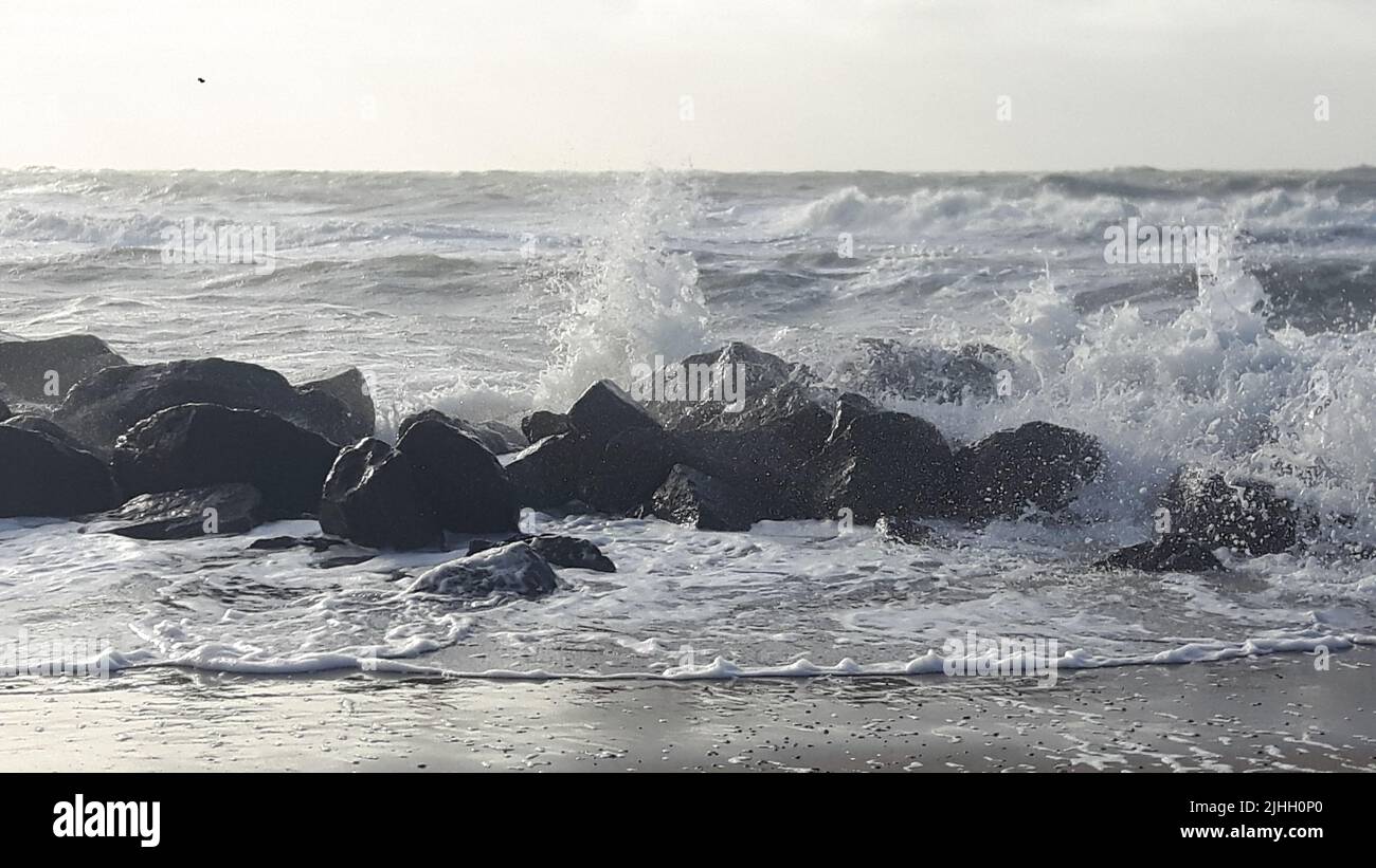 Wellen, Gischt und Meer Stock Photo