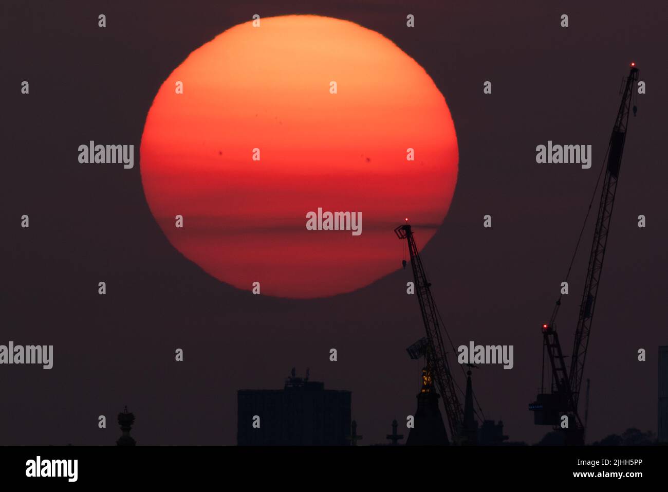 London, UK. 18th July, 2022. UK Weather: Heatwave sunset over the city ending one of the hottest days of the year. Britain could soon experience its hottest day as the Met Office predicts a 41C high. Credit: Guy Corbishley/Alamy Live News Stock Photo