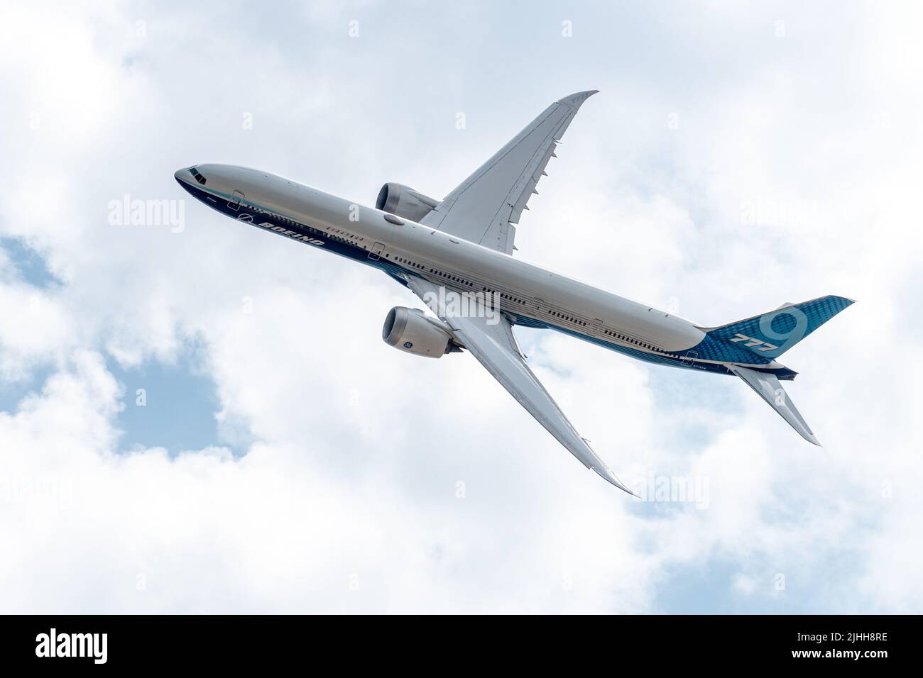 18 July, 2022. Day 1 of Farnborough International Airshow is underway in Hampshire, England, UK. A Boeing 777X performs a flying display. Stock Photo