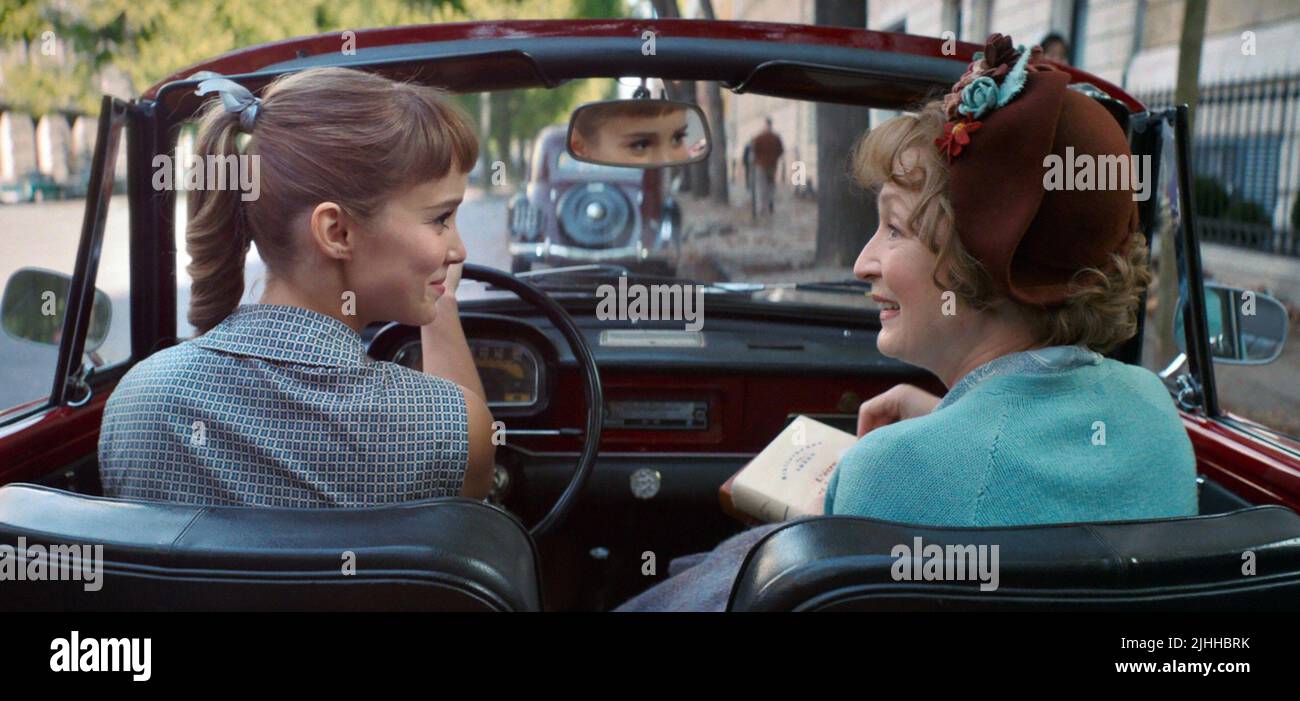 MRS HARRIS GOES TO PARIS, (aka MRS. HARRIS GOES TO PARIS), from left