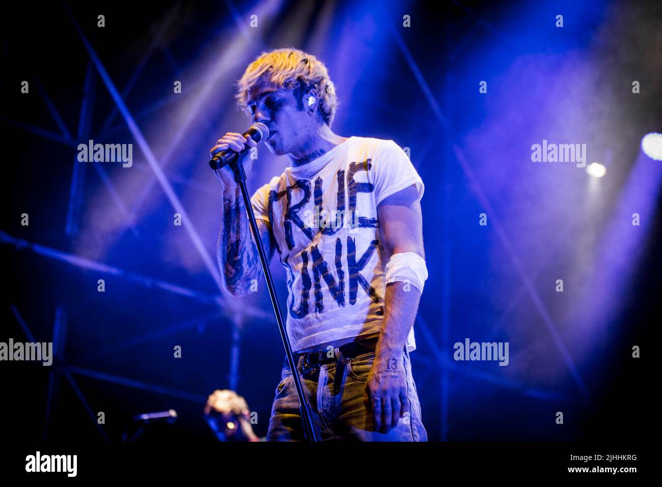 July 16, 2022, Bergamo, Bergamo, Italy: Chiello Fsk, stage name of Rocco Model live concert in Bergamo. (Credit Image: © Pamela Rovaris/Pacific Press via ZUMA Press Wire) Stock Photo