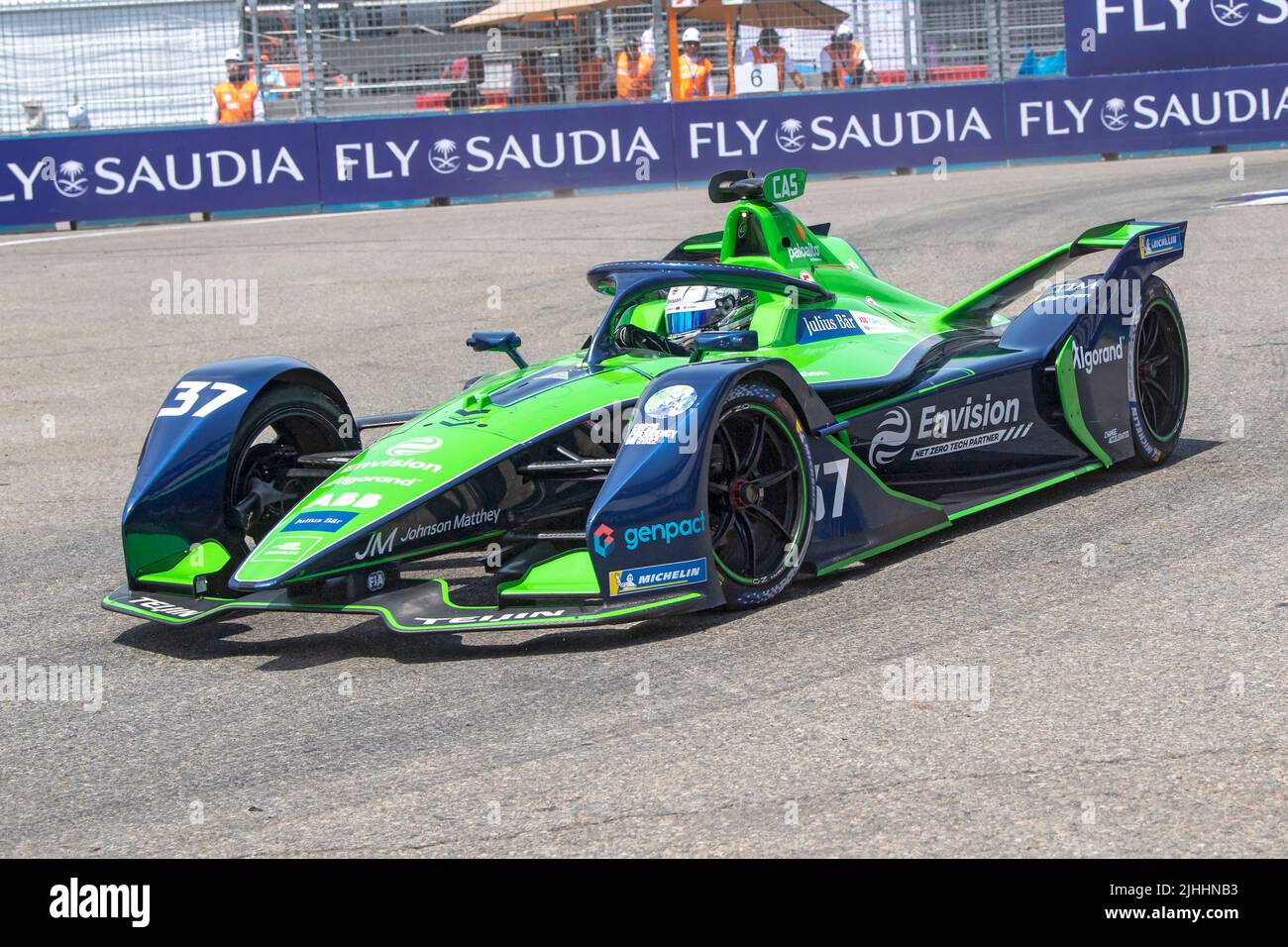 new-york-ny-july-17-nick-cassidy-car-no-37-of-envision-racing-drives-during-the-abb-fia-formula-e-championship-new-york-city-e-prix-season-8-round-12-on-july-17-2022-in-the-brooklyn-borough-of-new-york-city-2JHHNB3.jpg