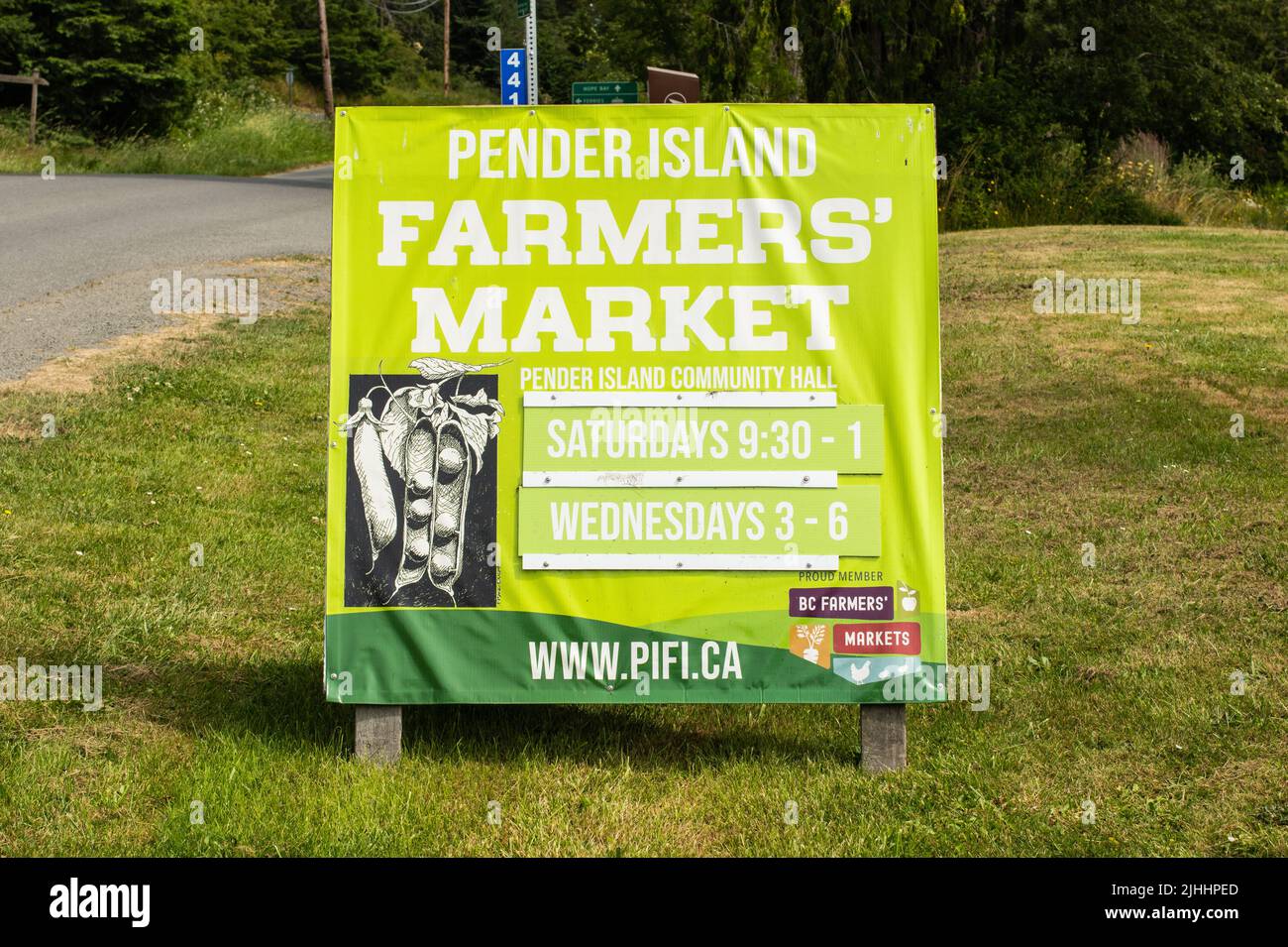 Farmers' Market sign at Pender Island Community Centre Stock Photo