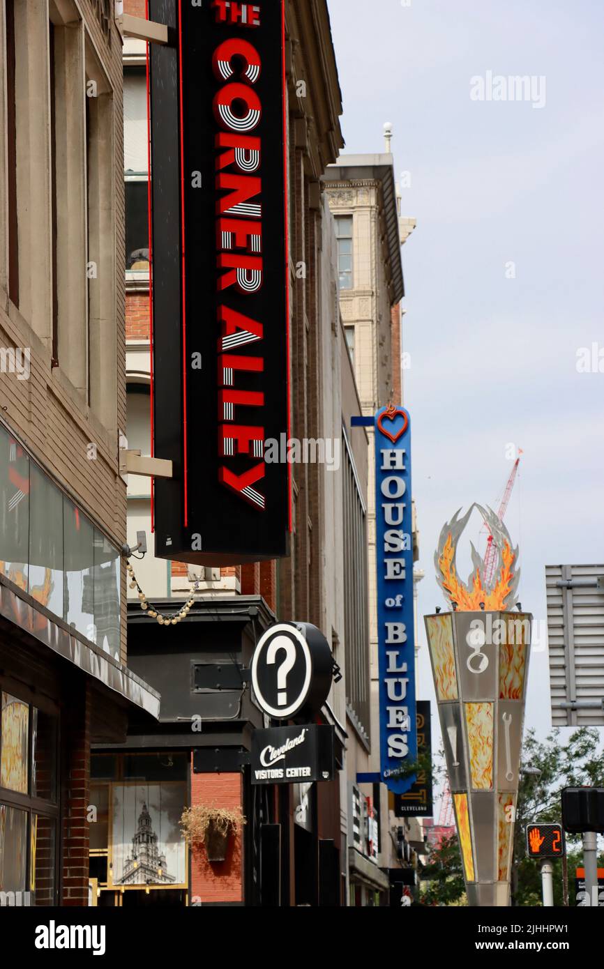 Corner Alley off Euclid avenue in downtown Cleveland Stock Photo Alamy