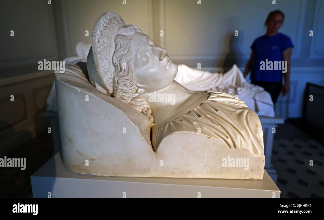 Hohenzieritz, Germany. 12th July, 2022. In the death chamber of Prussian Queen Luise (1776 -1810), the 'Bust of the Tomb Figure of Queen Luise' (c. 1820 - 1830) by Christian Daniel Rauch can be seen in the palace. The original bust has now been returned to the memorial. The bust is to be presented in Hohenzieritz on 'Luise Day' (19.07.2022) on the occasion of the 212th anniversary of the death of the once beloved monarch. Credit: Bernd Wüstneck/dpa/Alamy Live News Stock Photo