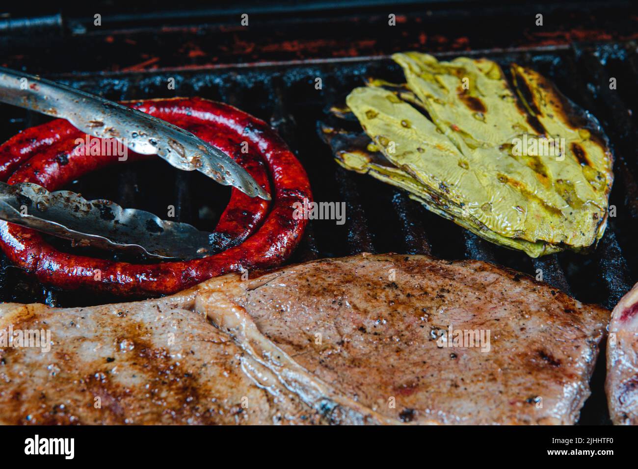 Barbeque tongs hi-res stock photography and images - Page 17 - Alamy