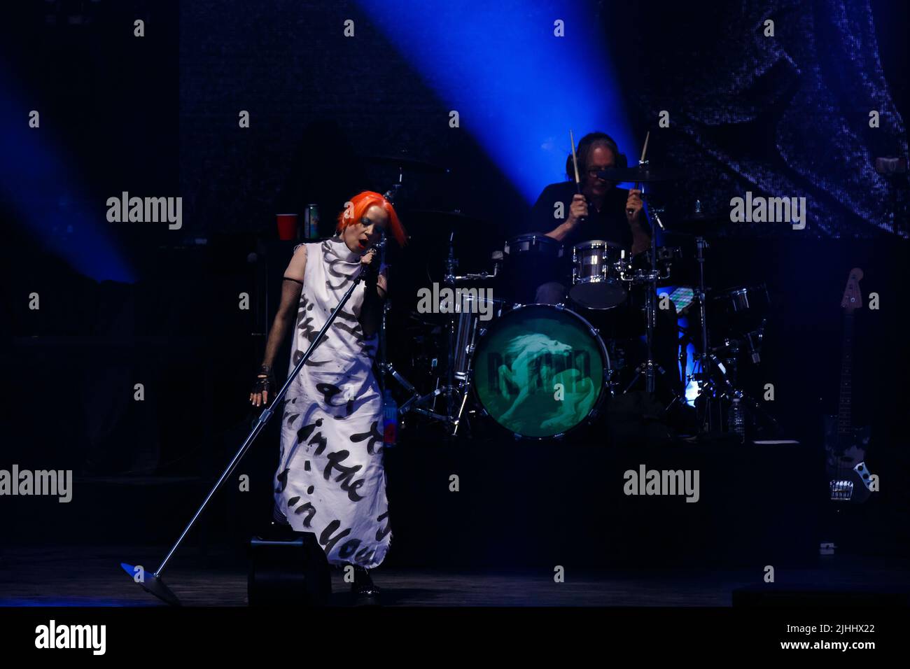 Shirley Manson, lead singer and producedrummer Butch Vig of