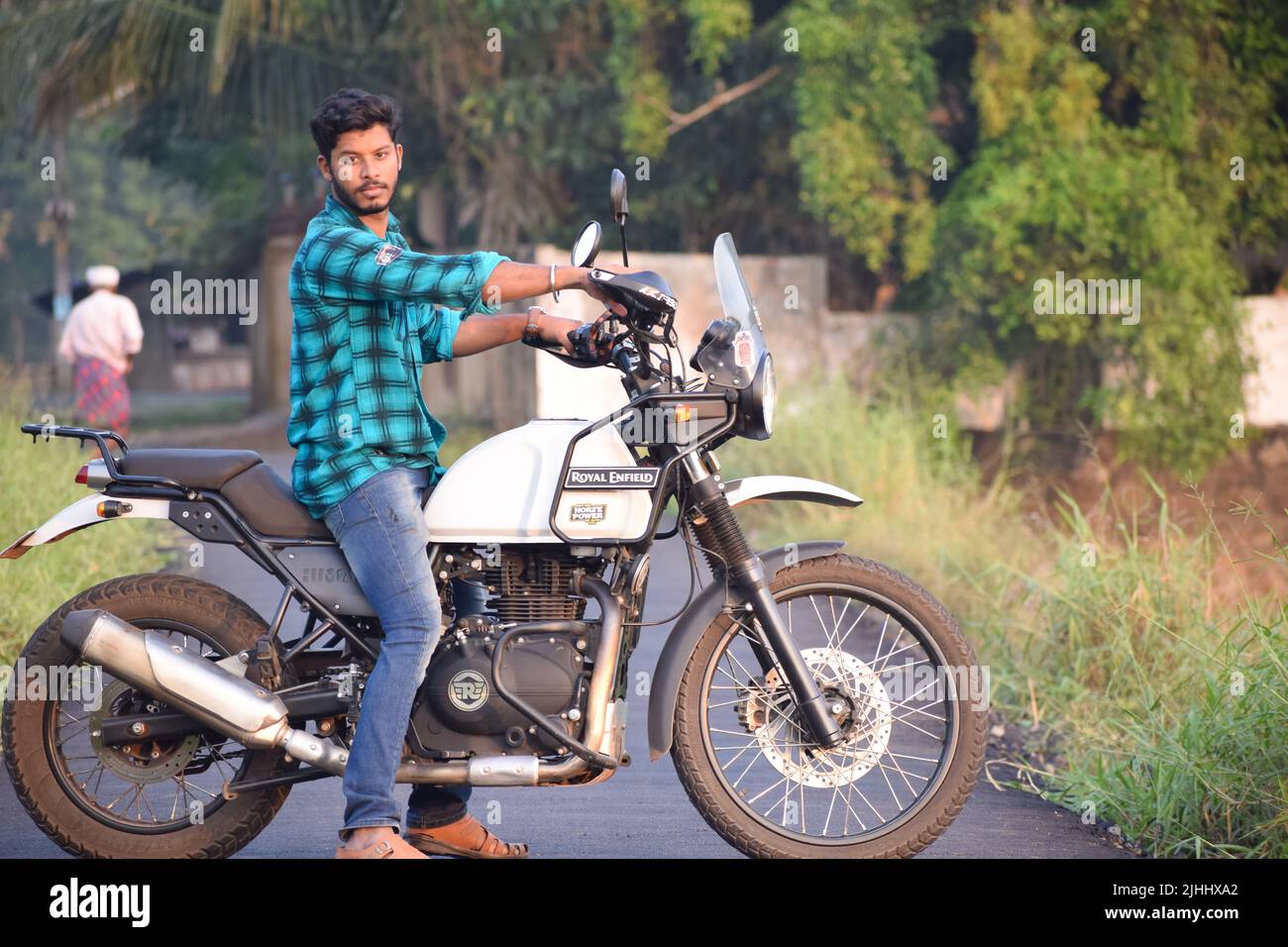 Royal Enfield Poses || Bullet Poses Photoshoot || Poses with Bullet -  YouTube