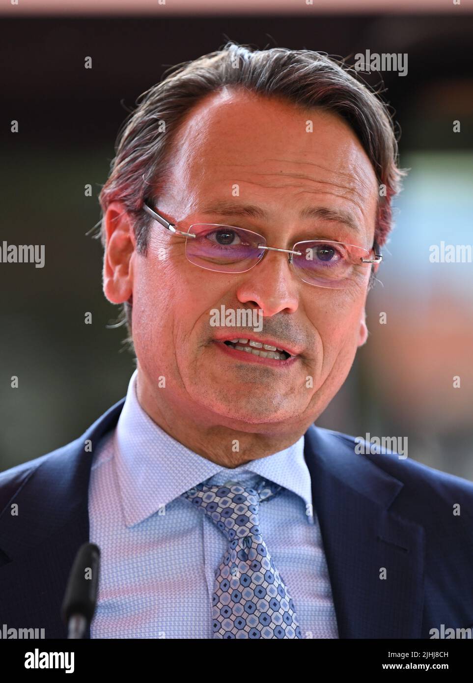 Mainz, Germany. 18th July, 2022. Michael Peterson, DB Board Member for Long-Distance Passenger Transport, attends the train christening ceremony for Deutsche Bahn's 100th ICE 4 at the main station. Credit: Arne Dedert/dpa/Alamy Live News Stock Photo