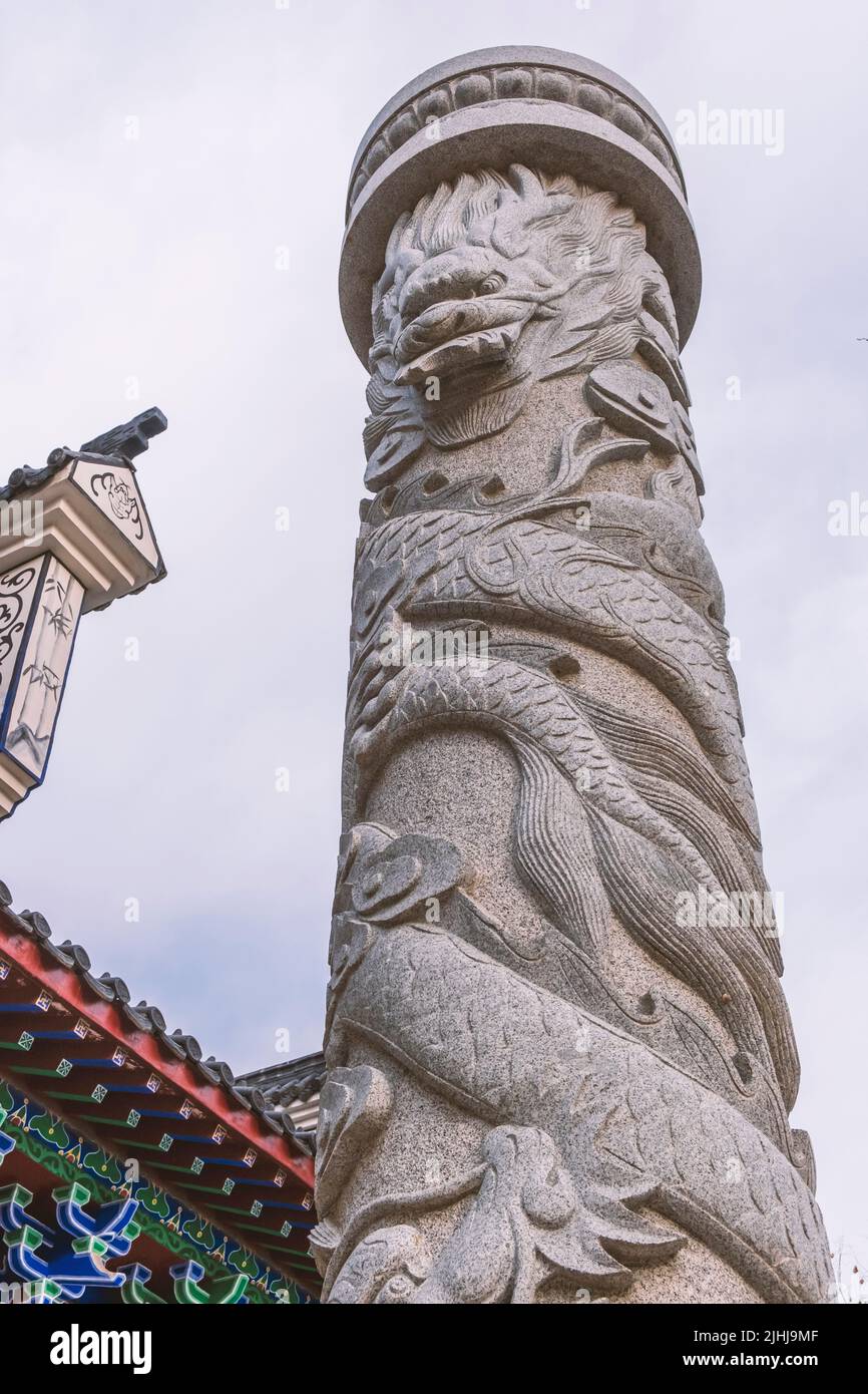 tall column with carving of Chinese dragon near Temple entrance Stock ...
