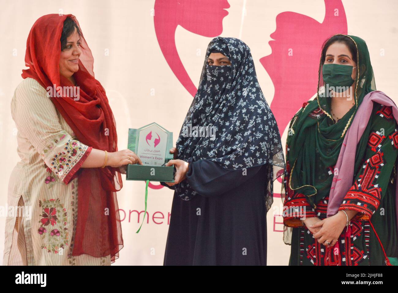 Quetta, Pakistan. JUly 02-03 2022: provincial minister Dr. Rubaba Buledi awarded shield to representative of UN-Women Balochistan Mrs. Ayesha Wadood during ceremony of Women Expo. Organized by Doch Private in Balochistan Stock Photo
