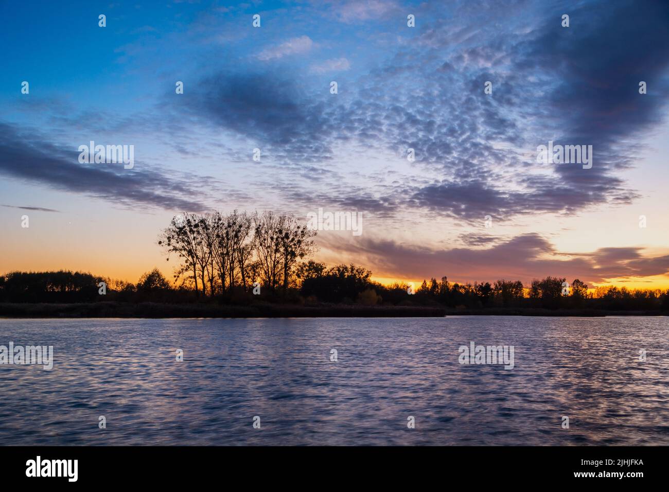 Beautiful view lake shore sunset hi-res stock photography and images ...