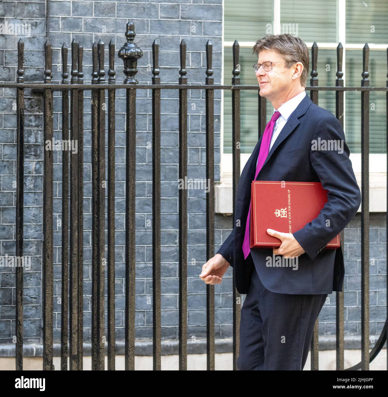 London, UK. 19th July, 2022. Greg Clarke, Secretary of State for Housing Communities and Local Government, arrives at Boris Johnson's last scheduled cabinet meeting at 10 Downing Street London. Credit: Ian Davidson/Alamy Live News Stock Photo
