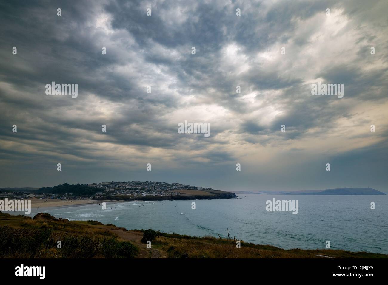Polzeath, Cornwall, UK. 19th July 2022. UK Weather. The heatwave breaks in Cornwall, as cooler conditions of 19 degrees C and thundery showers move up the county. Credit Simon Maycock / Alamy  Live News Stock Photo