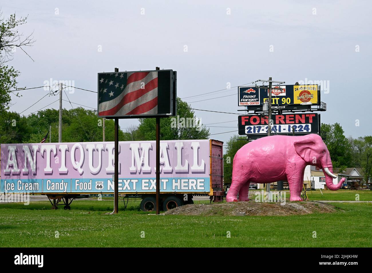 Pink Elephant Antique Mall, Livingston, Illinois, United States of America. Stock Photo