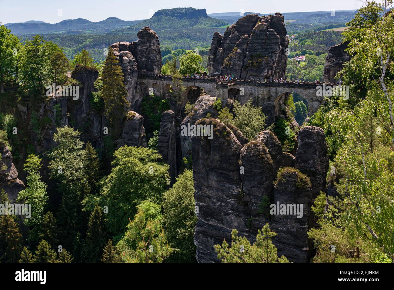 Die Bastei ein Ort im Elbsandsteingebirge mit herrlichem Ausblick auf die Landschaft und das Elbtal Stock Photo