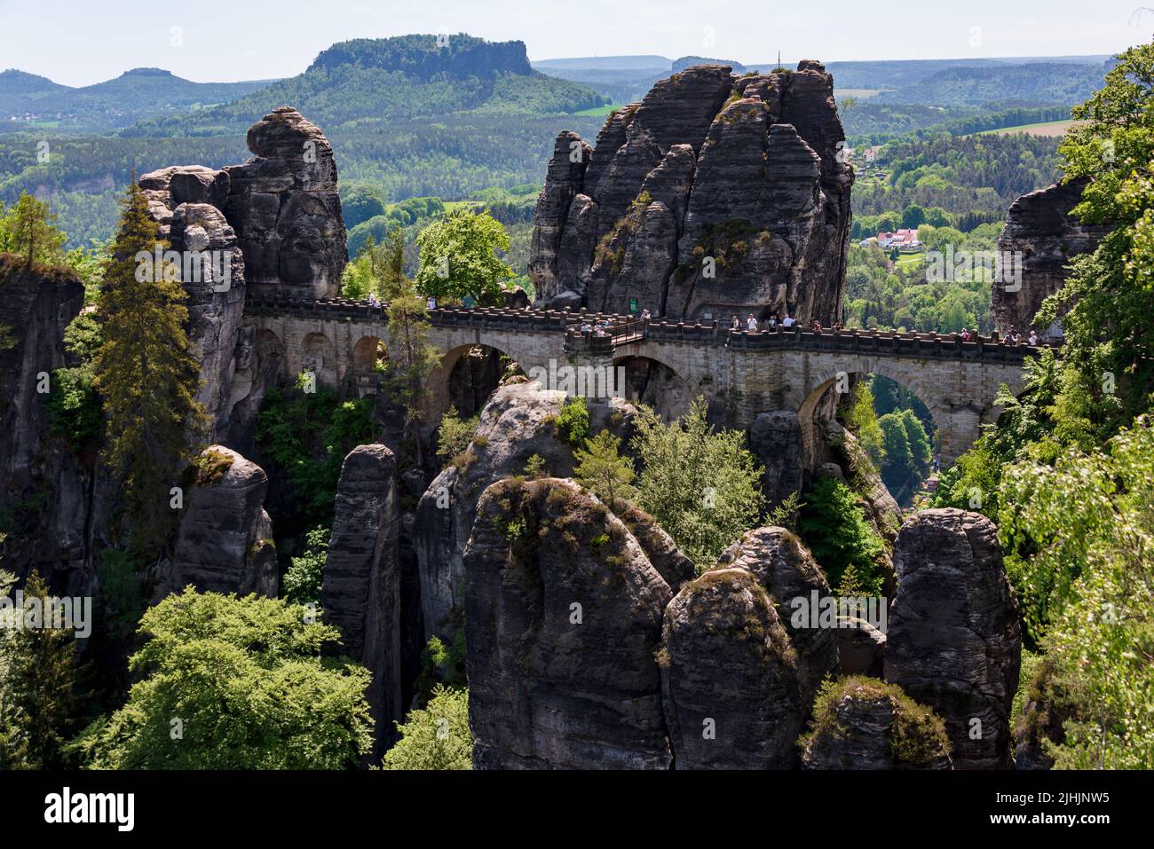 Die Bastei ein Ort im Elbsandsteingebirge mit herrlichem Ausblick auf die Landschaft und das Elbtal Stock Photo