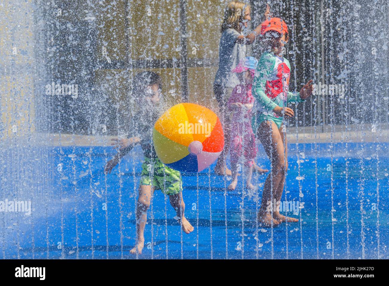 London, UK. 19th July, 2022. The hottest day of the year sees people cool themselves in the fountains of Jeppe Hein's Appearing Rooms at London‘s Southbank Centre. Credit: Guy Bell/Alamy Live News Stock Photo