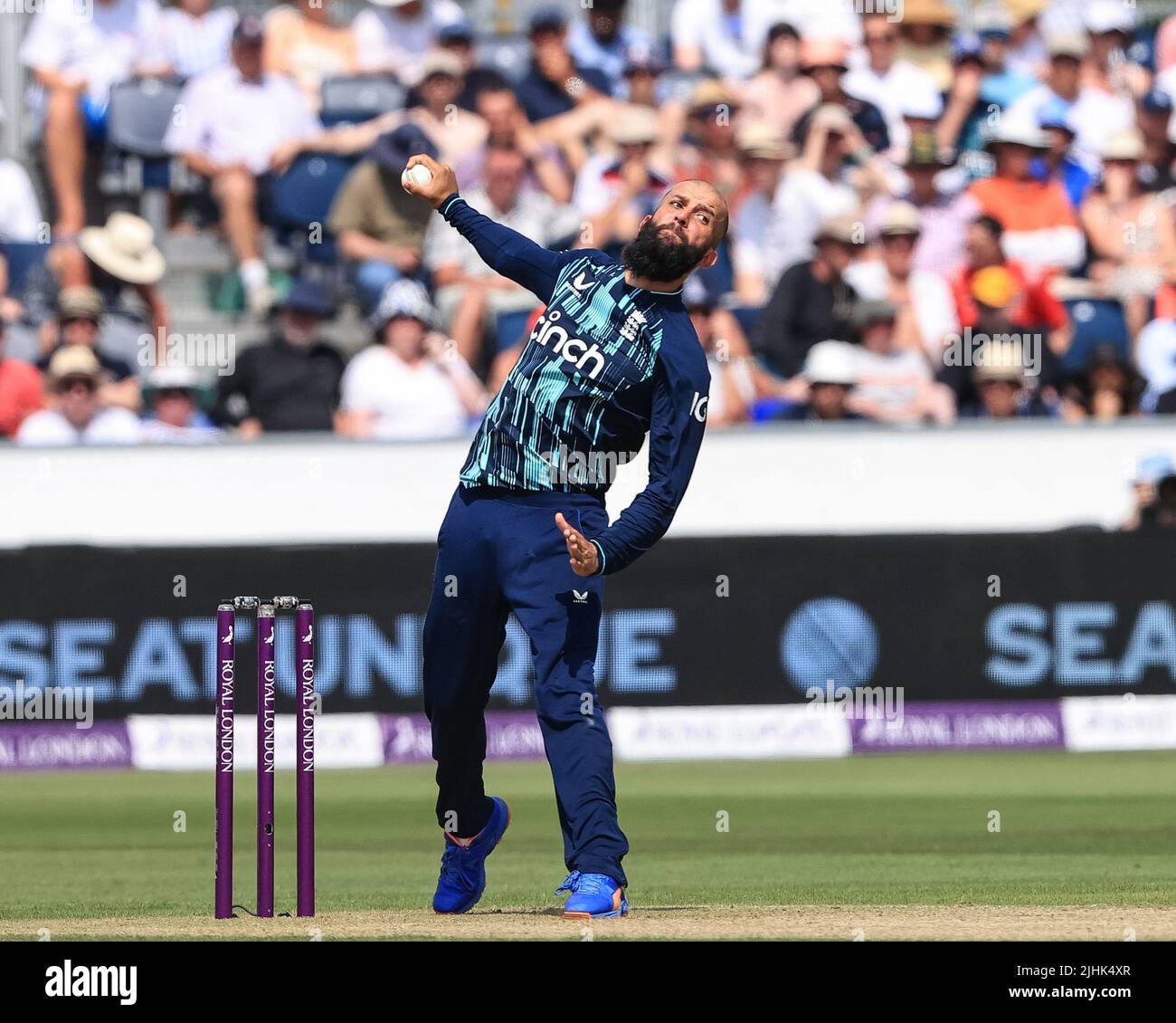 Chester Le Street, UK. 19th July, 2022. Moeen Ali of England delivers the ball in Chester-le-street, United Kingdom on 7/19/2022. (Photo by Mark Cosgrove/News Images/Sipa USA) Credit: Sipa USA/Alamy Live News Stock Photo