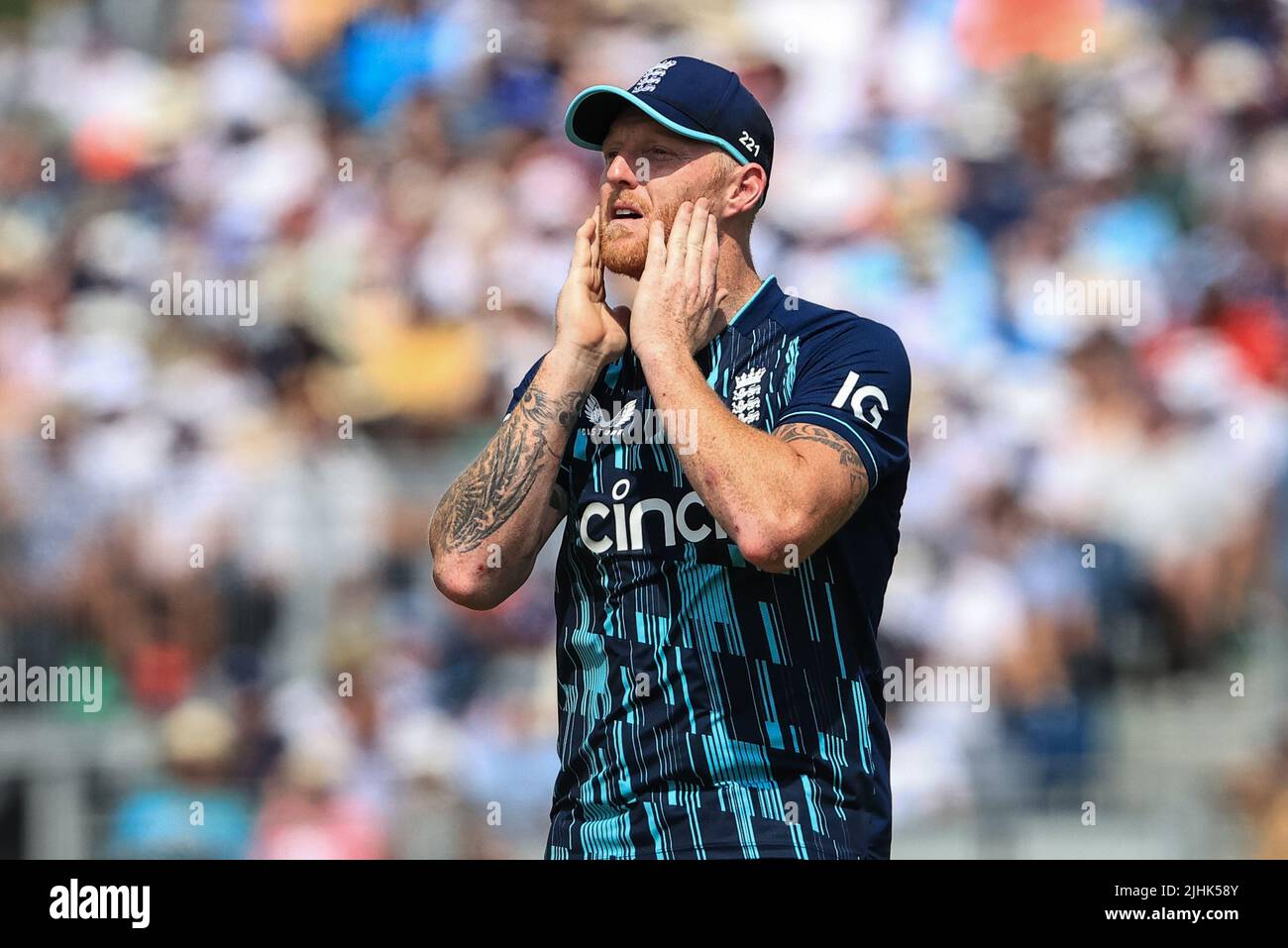 Ben Stokes of England rubs suncream into hi fas as the sun belts down on The Seat Unique Riverside in Chester-le-street, United Kingdom on 7/19/2022. (Photo by Mark Cosgrove/News Images/Sipa USA) Stock Photo