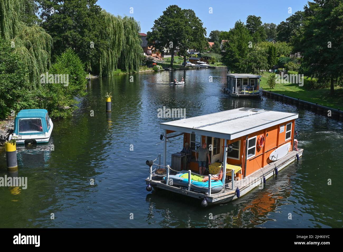 Wendisch Rietz, Germany. 19th July, 2022. Houseboats are sailing on a canal in front of the Wendisch Rietz lock. The lock connects Lake Storkow with Lake Scharmützel. Credit: Patrick Pleul/dpa/Alamy Live News Stock Photo
