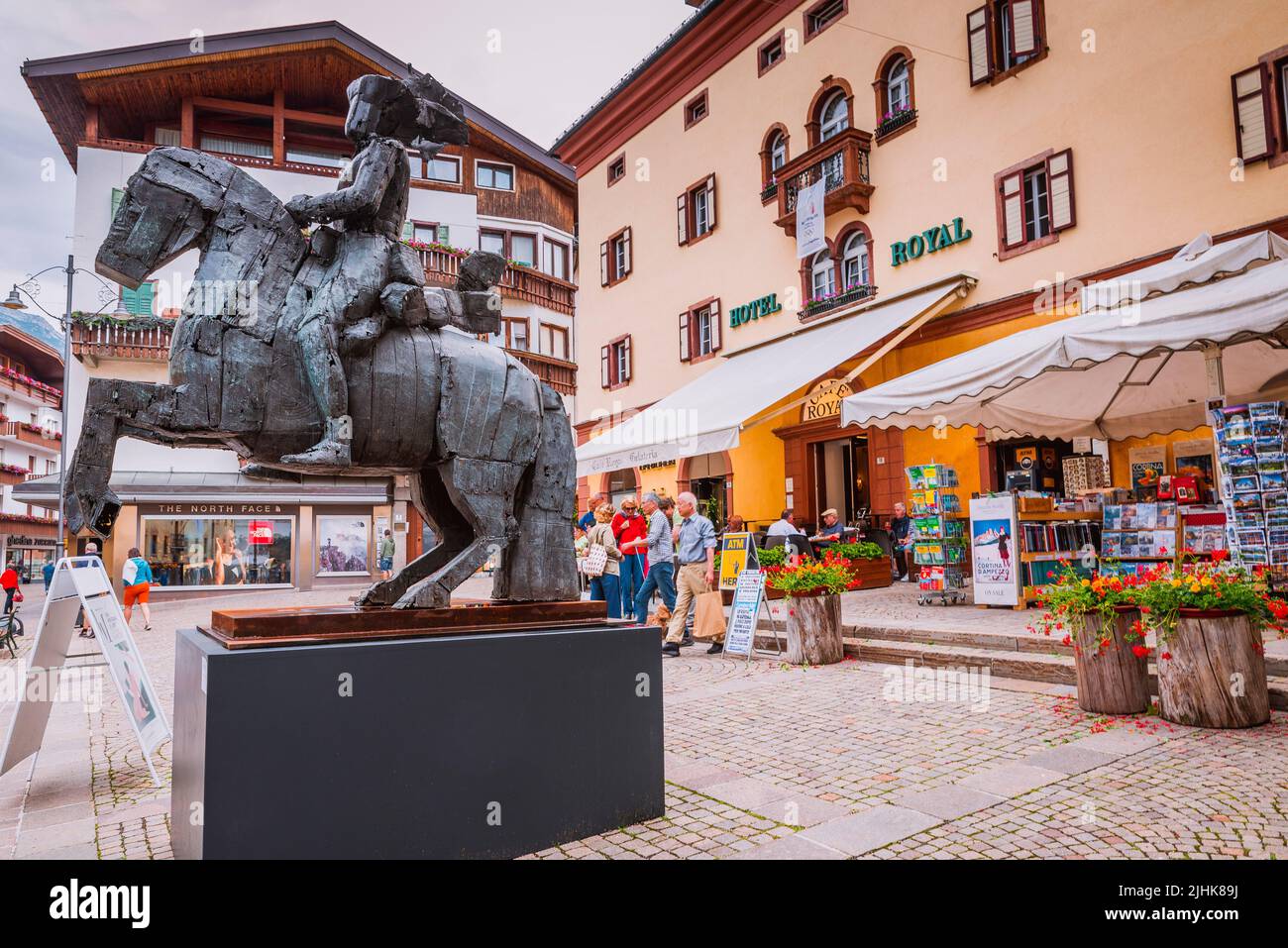 Cortina d'ampezzo town hi-res stock photography and images - Alamy