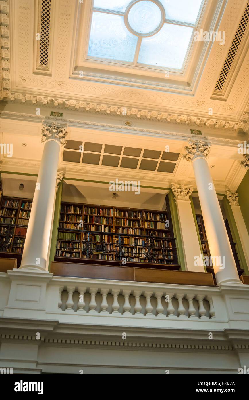 Library of the Linnean Society of London, the world’s oldest active society devoted to natural history. Founded in 1788 by Sir James Edward Smith, Bur Stock Photo