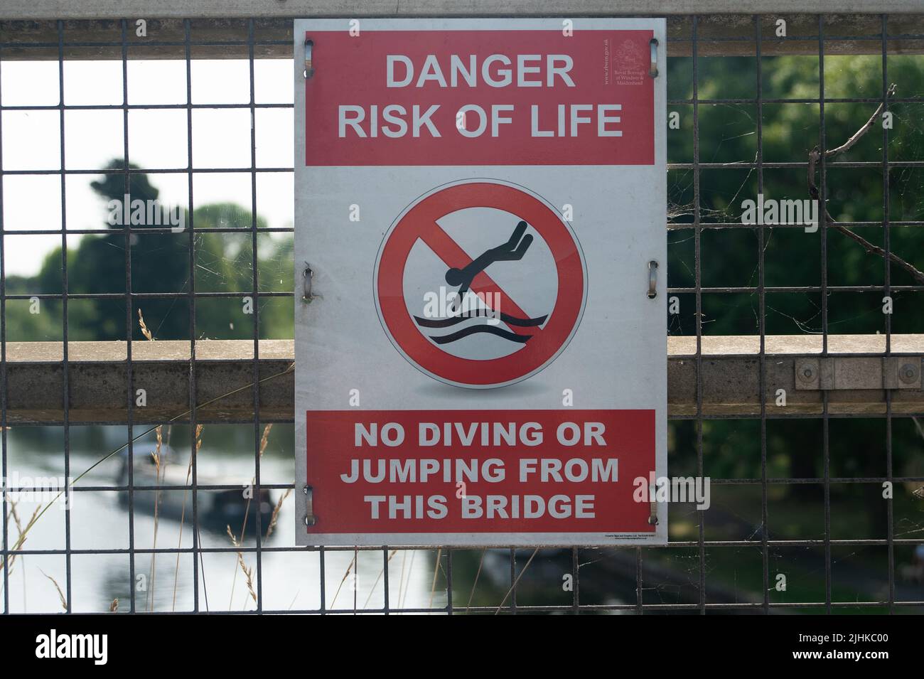 Windsor, UK. 19th July, 2022. According to reports on social media, Thames Valley Police, Royal Berkshire Fire and Rescue Service and a helicoper responded to an incident last night on the bridge across the River Thames near Windsor Leisure Centre. The bridge on the Royal Windsor Way, has warning signs on it telling people not to dive off the bridge but during times of hot weather, youths often jump off the bridge high above the River Thames risking death or injury. Credit: Maureen McLean/Alamy Live News Stock Photo