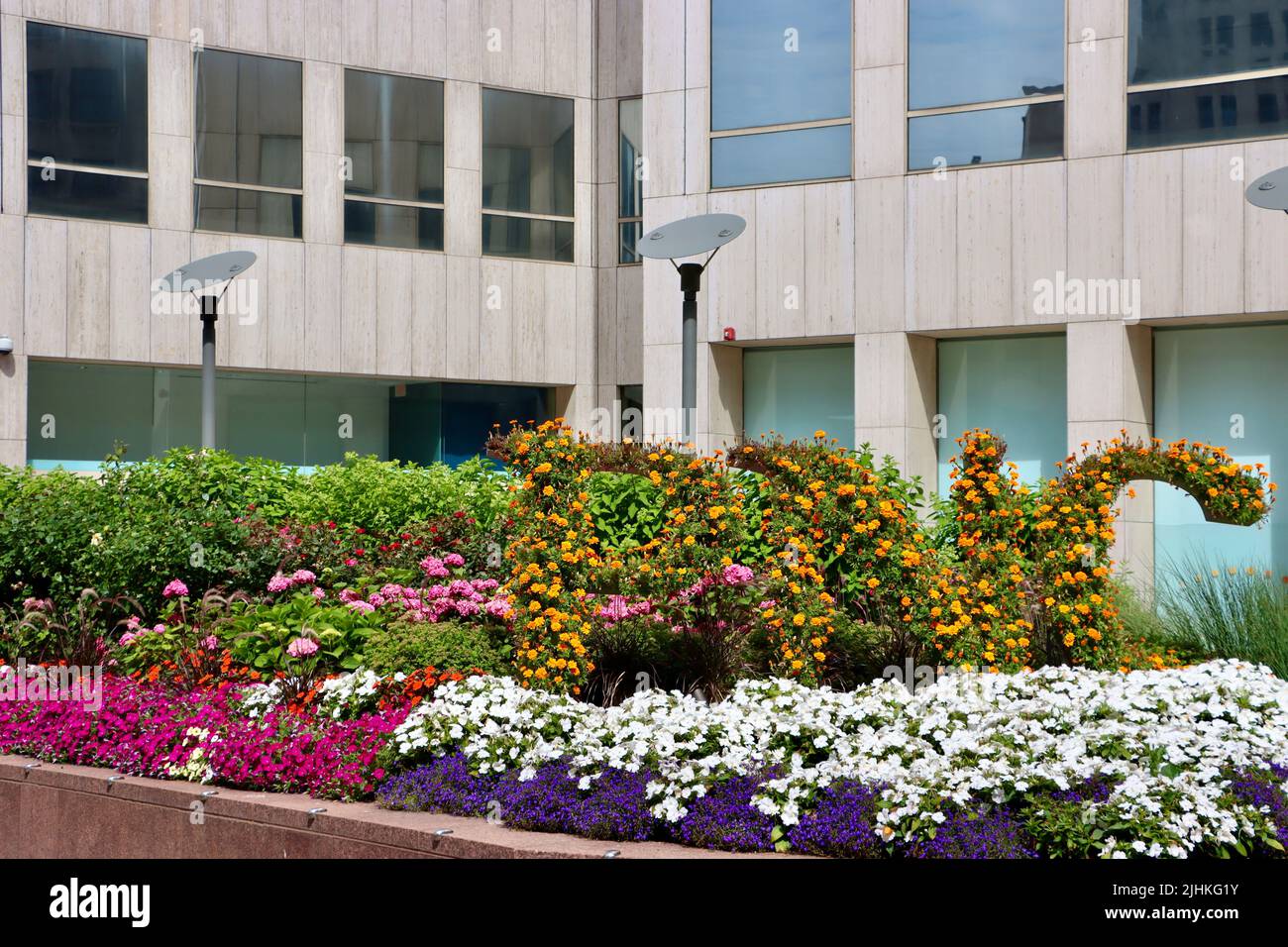 Street garden in front of PNC Bank building on Euclid Avenue in Cleveland, June 2022 Stock Photo