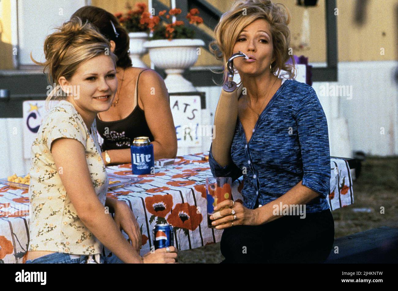 KIRSTEN DUNST, ELLEN BARKIN, DROP DEAD GORGEOUS, 1999 Stock Photo