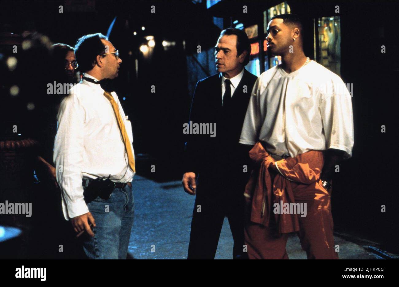 BARRY SONNENFELD, TOMMY LEE JONES, WILL SMITH, MEN IN BLACK, 1997 Stock Photo