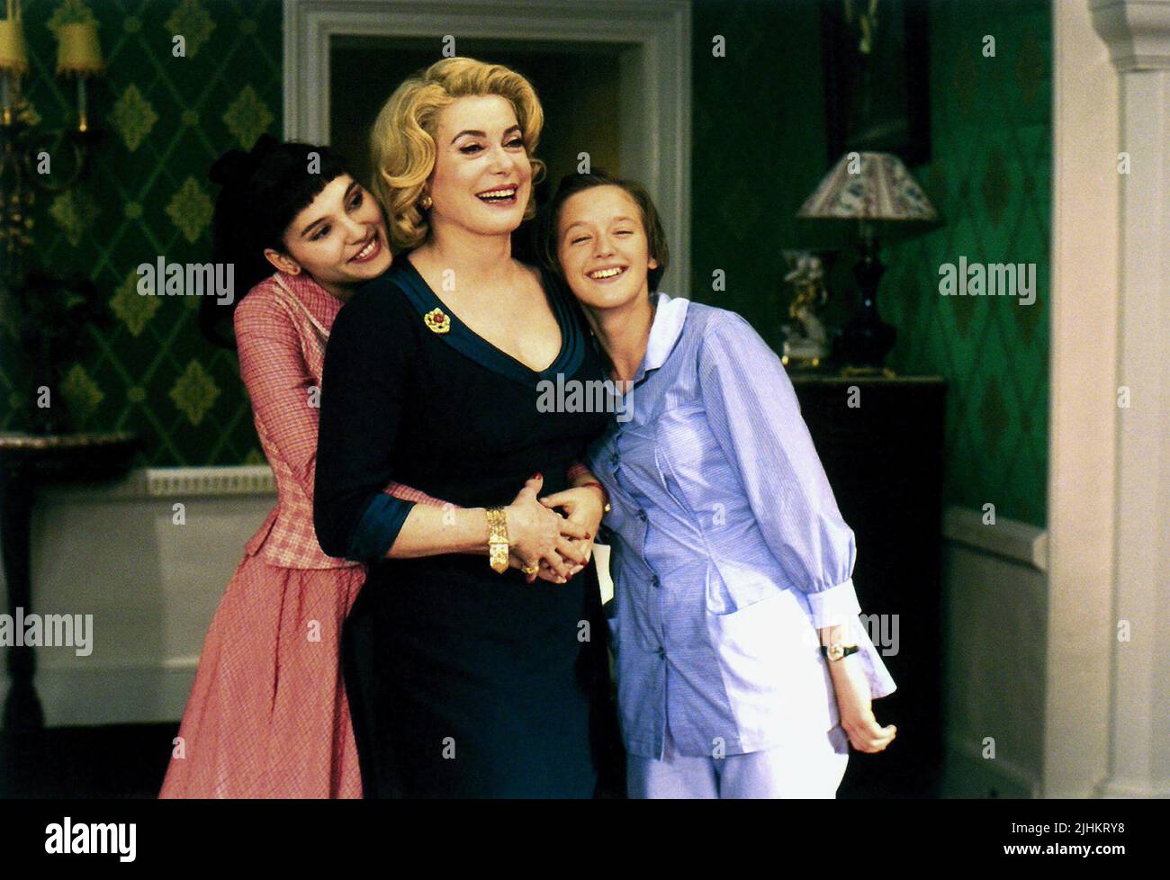 VIRGINIE LEDOYEN, CATHERINE DENEUVE, LUDIVINE SAGNIER, 8 FEMMES, 2002 Stock Photo