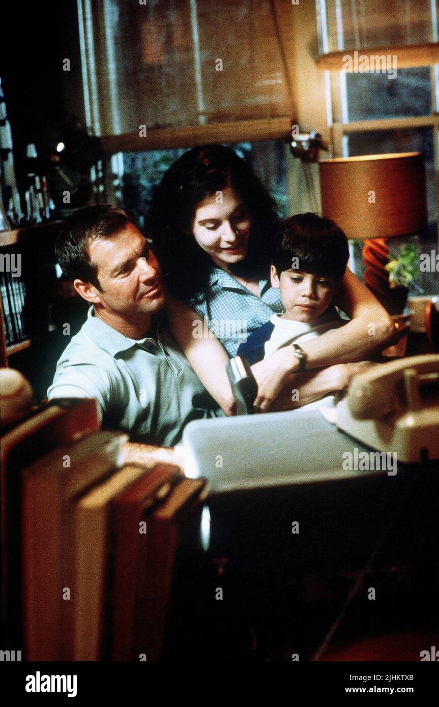 DENNIS QUAID, ELIZABETH MITCHELL, DANIEL HENSON, FREQUENCY, 2000 Stock Photo