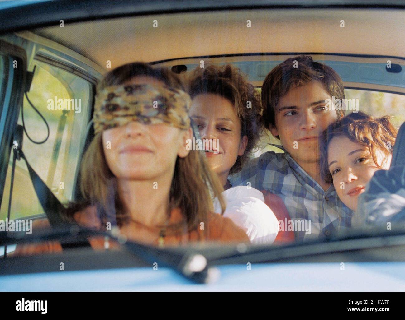 KATRIN SASS, MARIA SIMON, DANIEL BRÜHL, CHULPAN KHAMATOVA, GOOD BYE LENIN!, 2003 Stock Photo