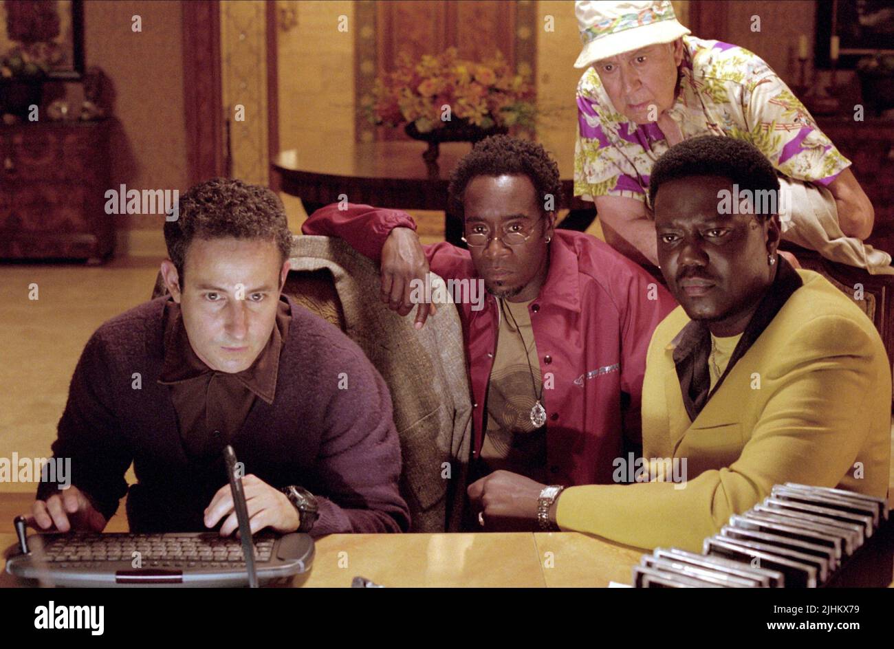 EDWARD JEMISON, DON CHEADLE, CARL REINER, BERNIE MAC, OCEAN'S ELEVEN, 2001 Stock Photo