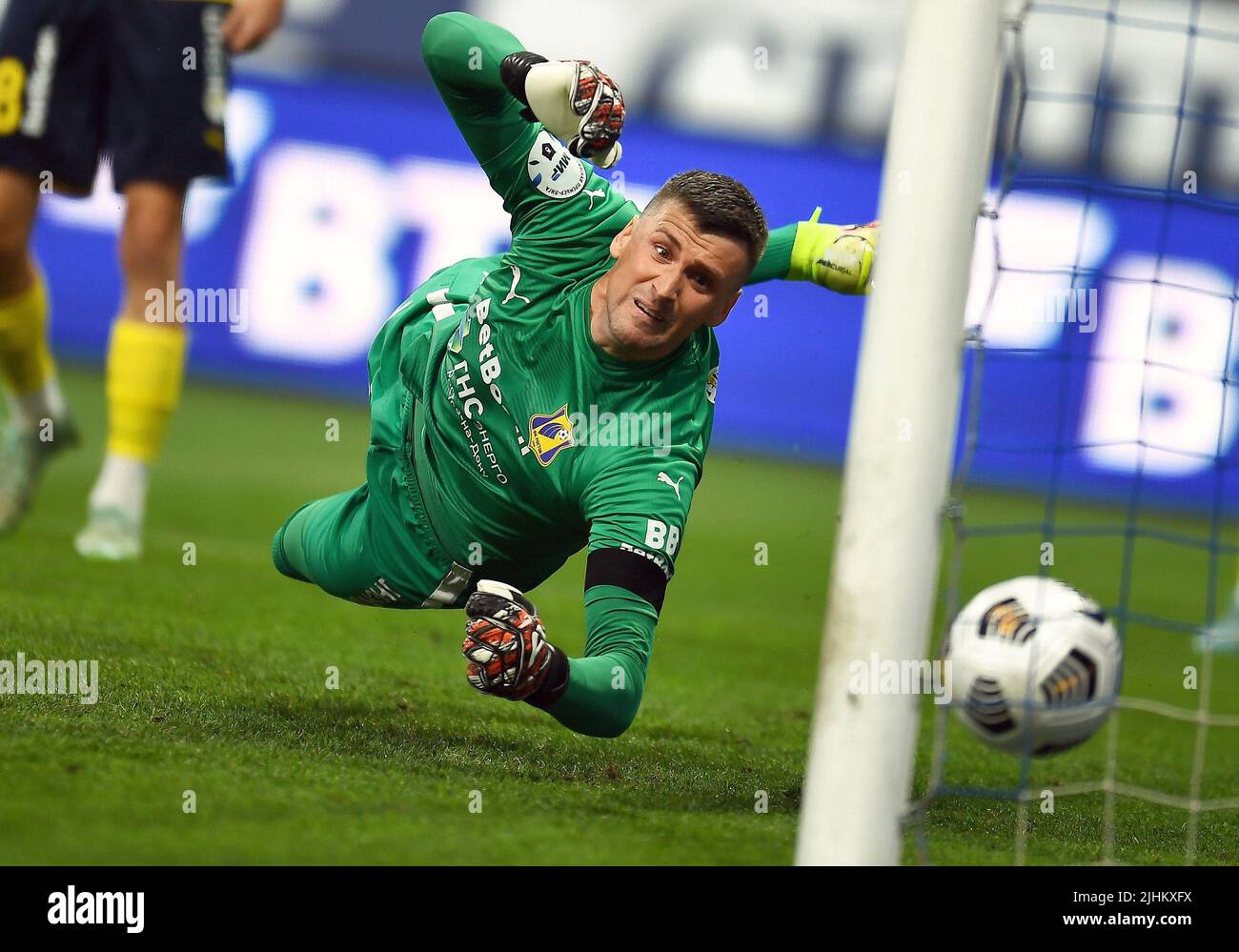 Акинфеев аплодирует. Вратари 2018 года. Уго льорис сборная франции. Вратари 2018 года. Fifa 2023 benzema.